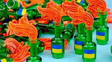 Рітейлер LEGO зібрав понад $16 тис. на допомогу Україні, продаючи іграшкові коктейлі Молотова