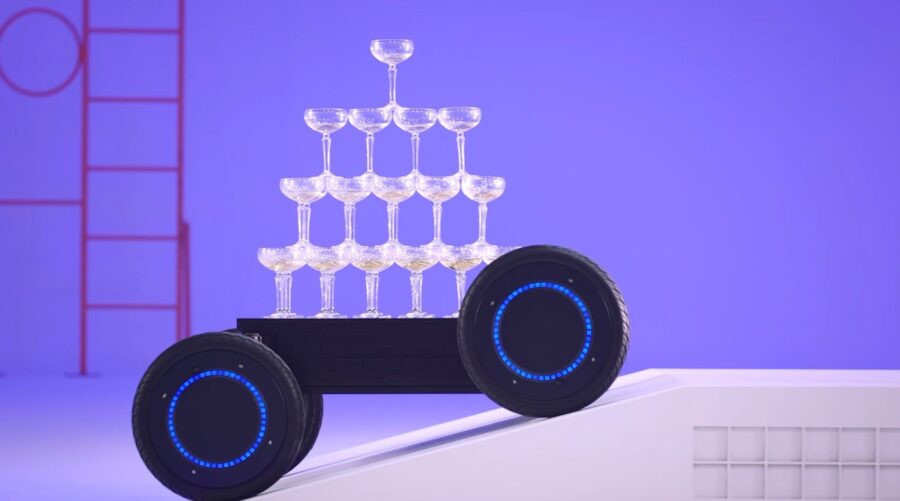 Hyundai представила чотириколісного робота MobED, який допоможе перевозити речі
