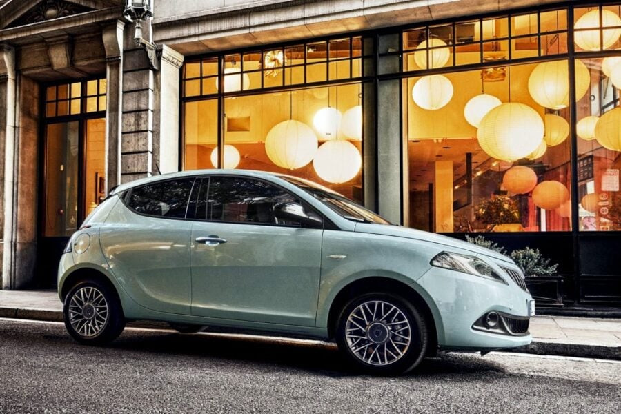 Lancia Ypsilon hatchback update: young again!