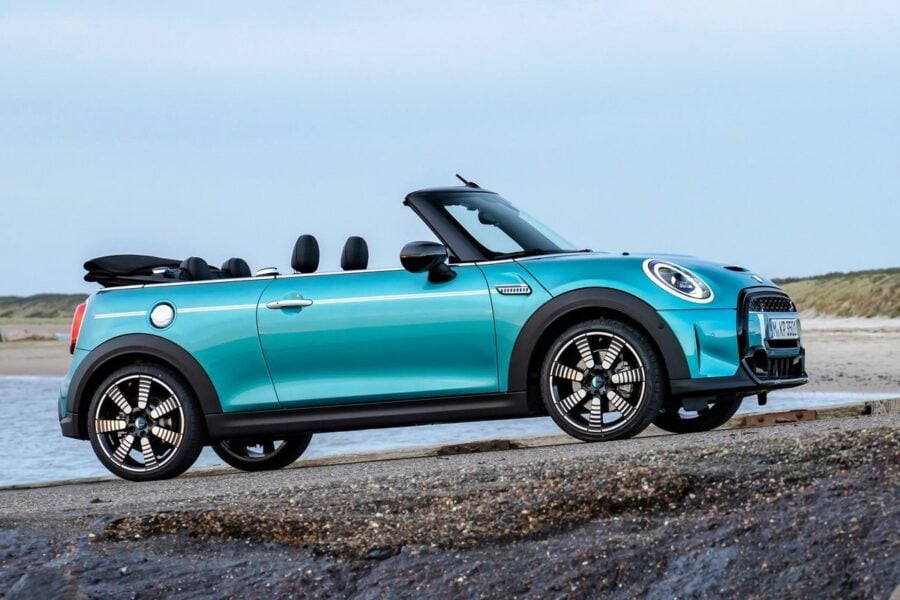 Special version of the MINI Cooper S Convertible Seaside Edition: in honor of the convertible anniversary