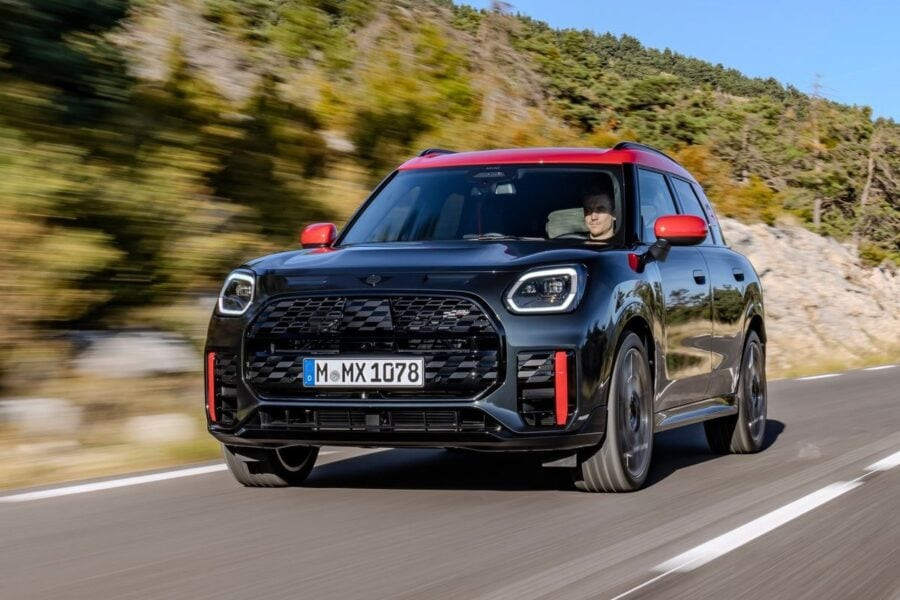 A sports car for Friday: MINI Countryman JCW hot cross car - a combination of practicality and 300 horsepower