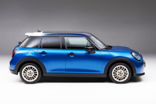 Maxi-mini: the 5-door hatchback MINI Cooper is presented