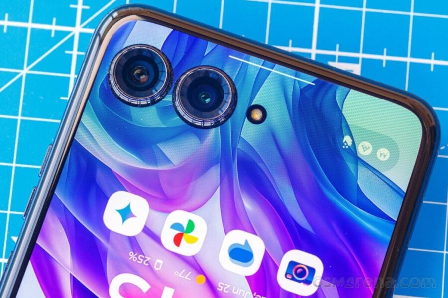 Motorola працює над бюджетною версією складаного смартфона Motorola Razr 50
