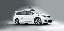 Безпілотники Waymo стали вчетверо менш самостійними