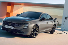 Updated Peugeot 508 – three LED strips and three hybrids