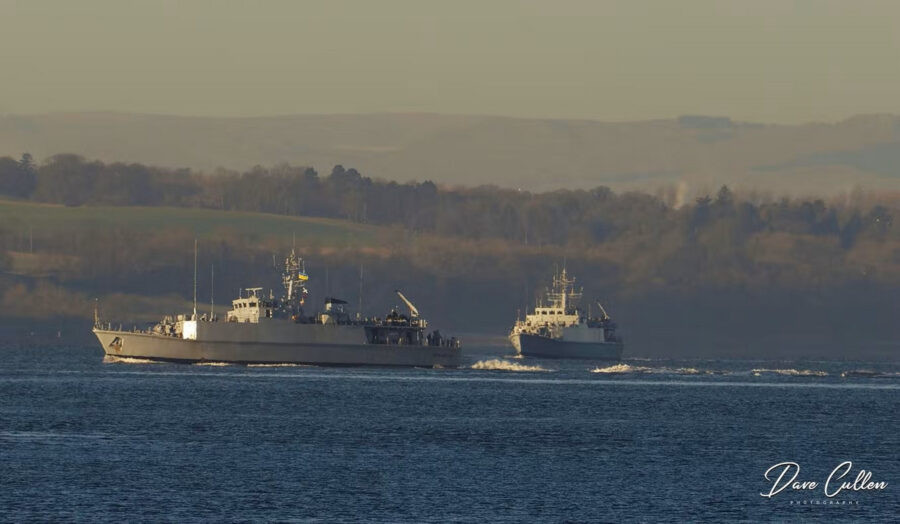 Над кораблями «Черкаси» та «Чернігів» класу Sandown підняли український прапор