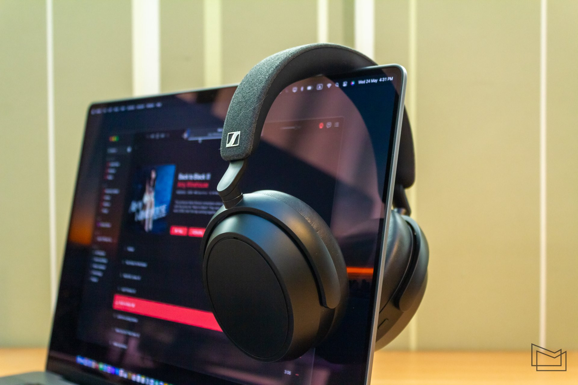 A complete change in appearance and increased battery life: a review of Sennheiser Momentum 4 wireless headphones