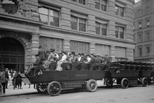 Photo of the day. Seeing New York - a tour on electric buses in New York in 1904.