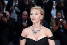 Scarlett Johansson calls for regulation of dipsticks after a generated video of her goes viral