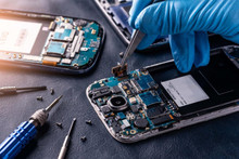 The EU has strengthened the right of consumers to repair electronics: manufacturers must open access to third-party service centers and provide spare parts