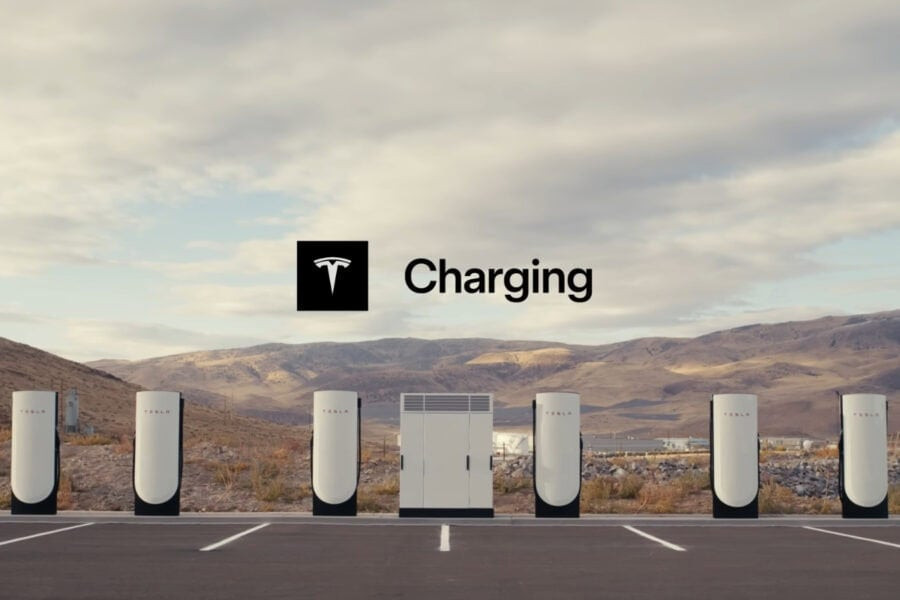 Tesla представила нові зарядні станції Supercharger V4