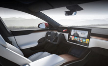 Ілон Маск бажає, щоб усі ігри Steam запускалися на панель приладів Tesla