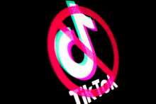 Українці хочуть заборонити TikTok: петиція про блокування соцмережі зібрала вже понад 10 тис. голосів