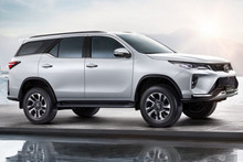 Позашляховик Toyota Fortuner: класична конструкція, сучасні оновлення