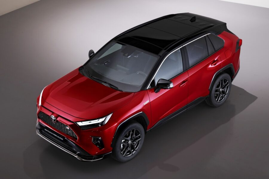 Нова версія Toyota RAV4: тепер зустрічаємо GR Sport