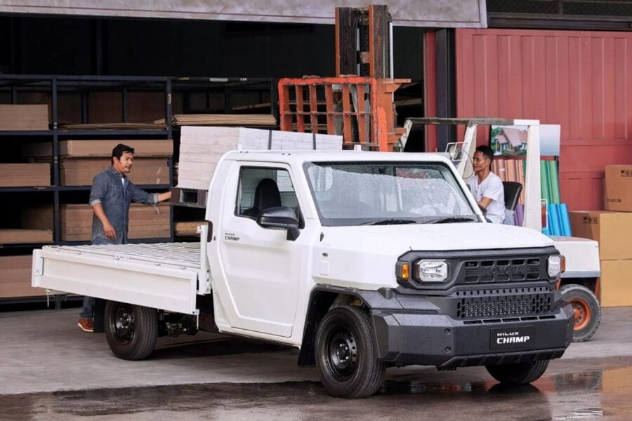 Toyota Hilux Champ presented: this is what a pickup truck for work should look like!