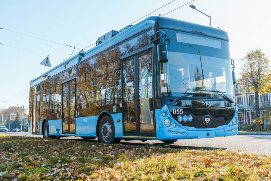 In Vinnytsia, a new, more economical VinLine trolleybus of local production is being tested