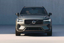Що відбувається з Volvo: оновлення Volvo XC60, сповільнення планів по електромобілях, майбутні новинки