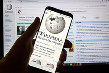 Wikipedia знизила рейтинг надійності CNET через використання ШІ для публікацій