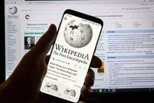 Wikipedia downgrades CNET's trustworthiness rating due to the use of AI for publishing