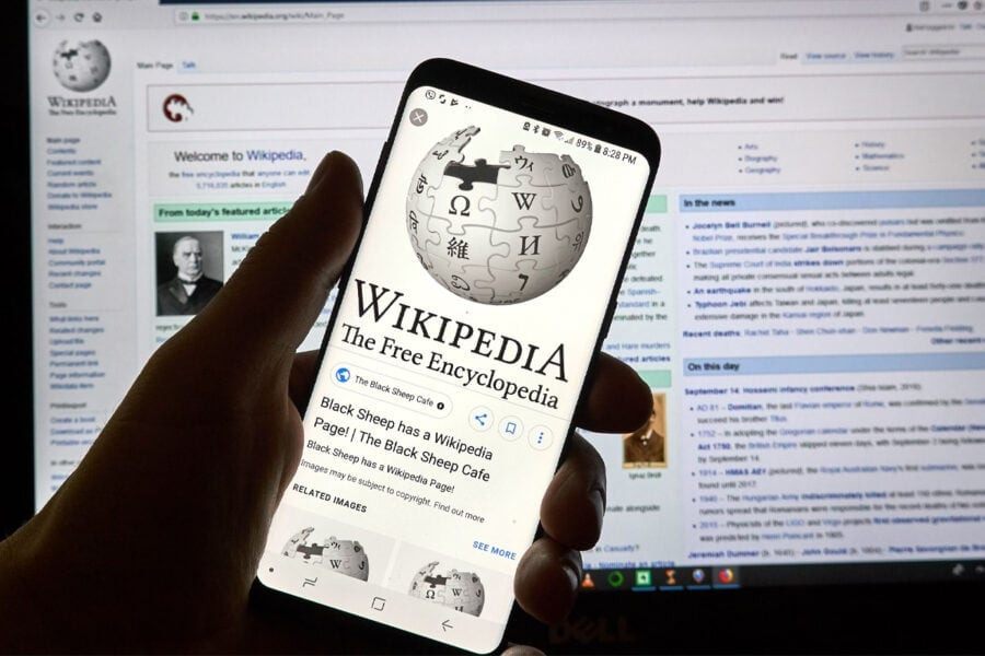 Wikipedia downgrades CNET's trustworthiness rating due to the use of AI for publishing