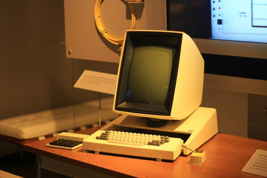 Xerox Alto у рекламі 1979 р., яка передбачає майбутнє