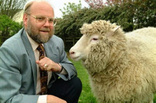 Sir Ian Wilmut, who cloned Dolly the sheep in 1996, dies