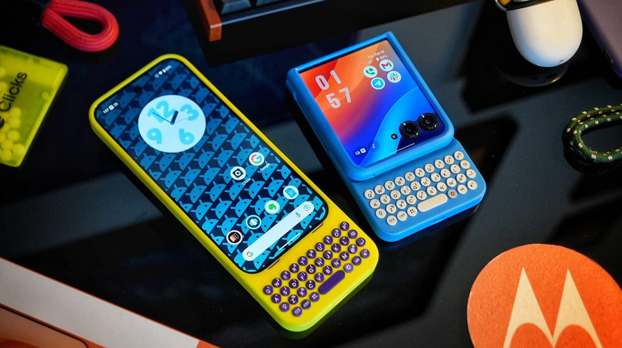 Clicks QWERTY keyboard cases announced for Google Pixel 9, Samsung Galaxy S25, and Motorola Razr 50 Ultra. Looks… still clunky, but interesting