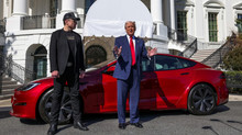 Трамп погрожує ув'язнити на 20 років людей, що саботують Tesla