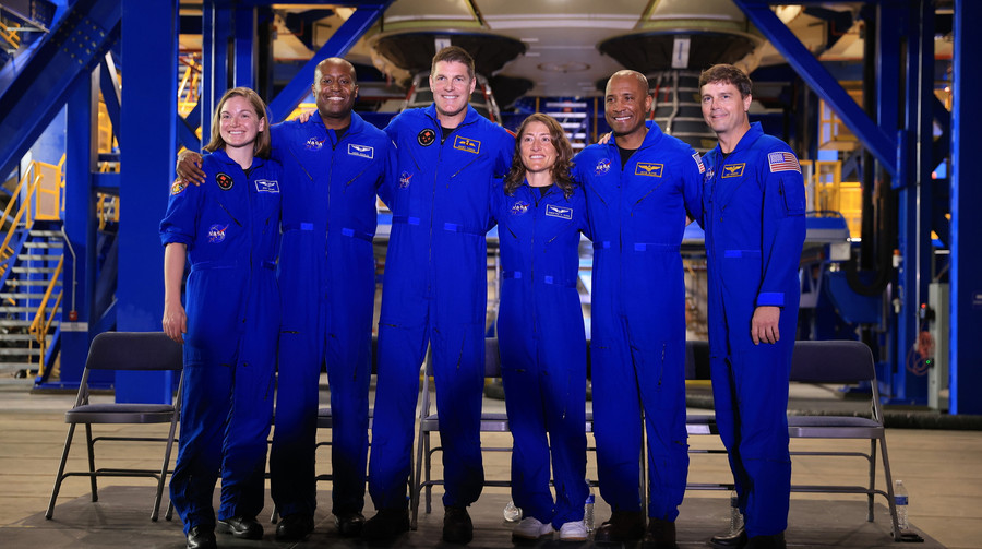 NASA відмовилась від обіцянки доставити на Місяць жінку та небілого астронавта