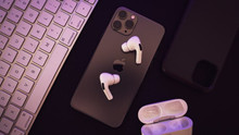 Марк Гурман вважає, що скоро AirPods отримають більше спрямованих на здоров’я користувача функцій