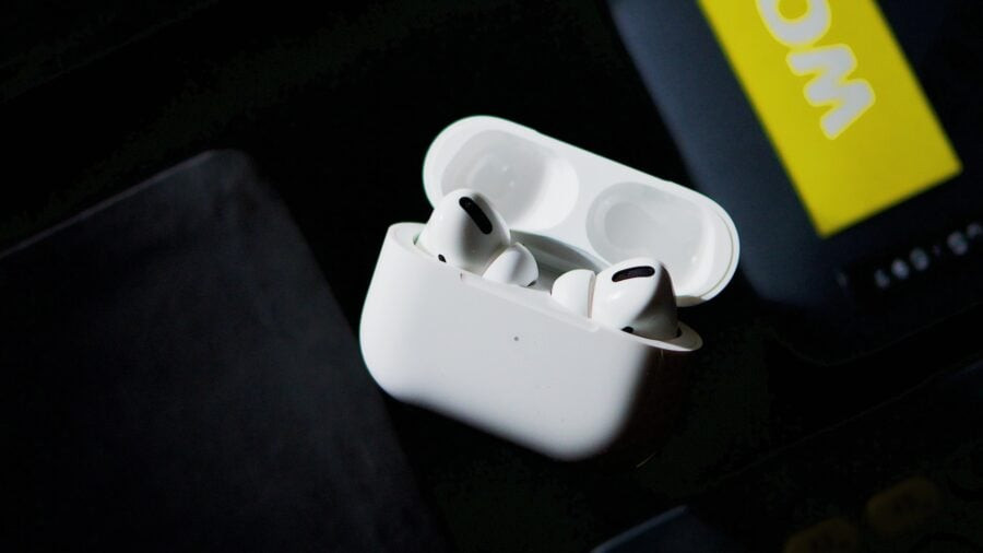 Apple is preparing to release cheaper AirPods Lite, analysts warn