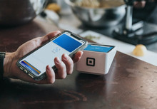 Apple не дає стороннім розробникам доступ до NFC у своїх смартфонах. Тепер за Apple Pay взявся регулятор ЄС