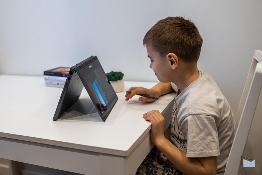 Огляд ASUS BR1100F – ноутбук для школи