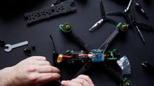 Компанія VYRIY запустила школу для навчання збирачів FPV-дронів