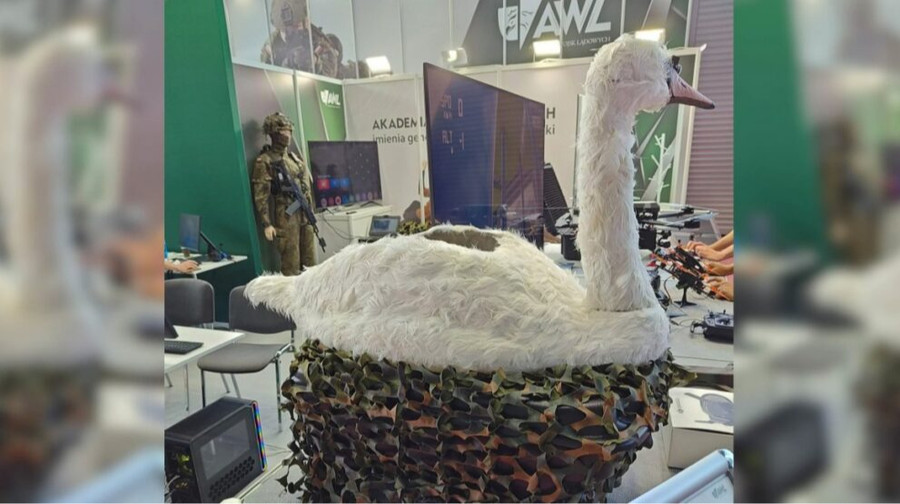 На MSPO 2025 показали морський дрон Kaczka, який схожий на лебедя