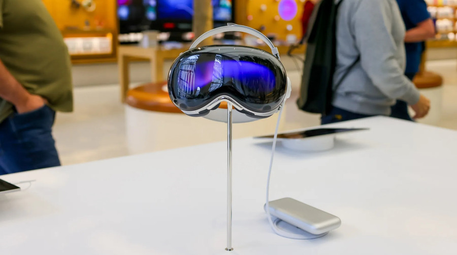 Apple Abandons More Affordable Version of Vision Pro to Accelerate Development of Smart Glasses — Bloomberg