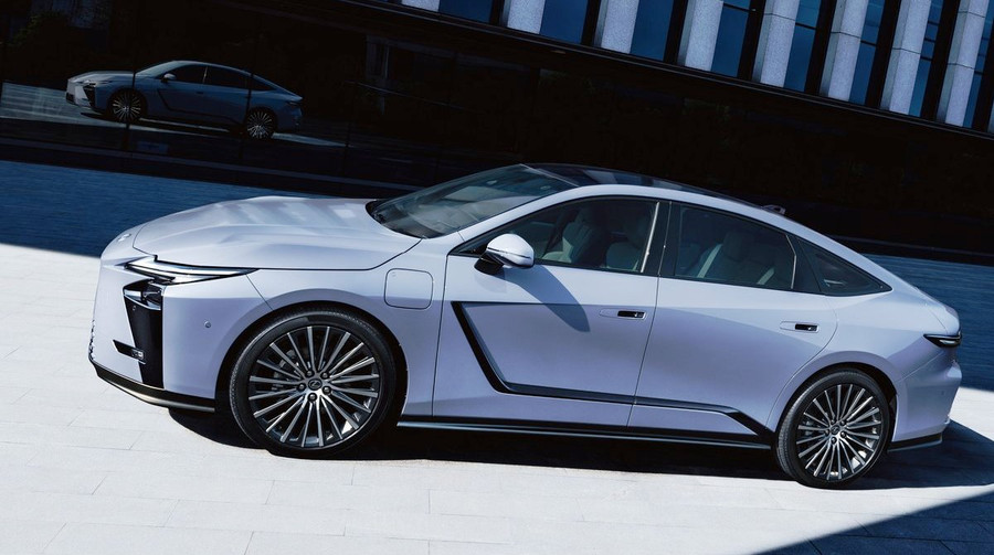 Новий Lexus ES: збільшені розміри, повністю електричні версії, крісло-отоманка