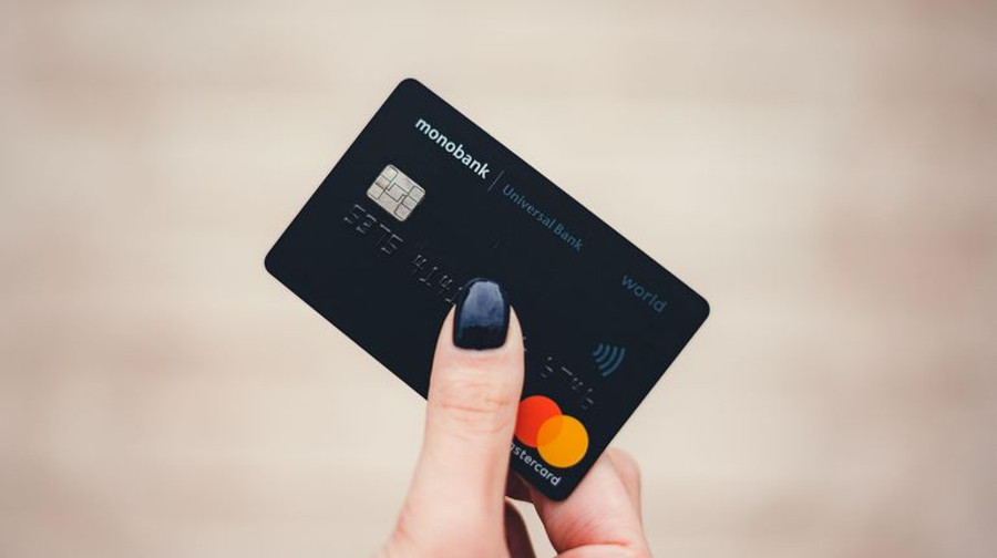 У monobank вперше зменшилася кількість активних карток, а лідером залишається ПриватБанк