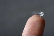 Drug-releasing contact lenses can be used to treat glaucoma