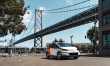 Cruise driverless taxis have once again blocked the streets of San Francisco. This time by clustering together