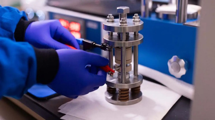 In the US, they invented a technology for a fireproof battery