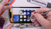 iPhone 16e без значних проблем пройшов випробування JerryRigEverything