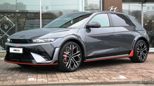 Hyundai Ioniq 5 N: перший погляд, унікальна техніка, враження за кермом