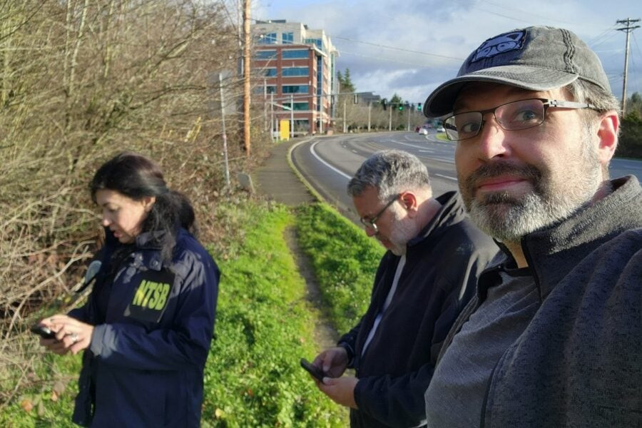 An iPhone fell out of an Alaska Airlines plane at an altitude of 5 km. But it still works