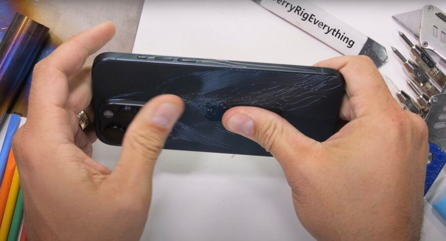 JerryRigEverything found a weakness in the iPhone 15 Pro Max and rated the titanium