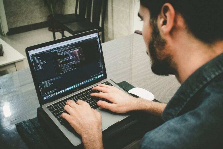 Хто заробляє в IT більше: PM, HR, DevOps, Data Scientists чи інші спеціалісти? Дослідження DOU (зима 2022)