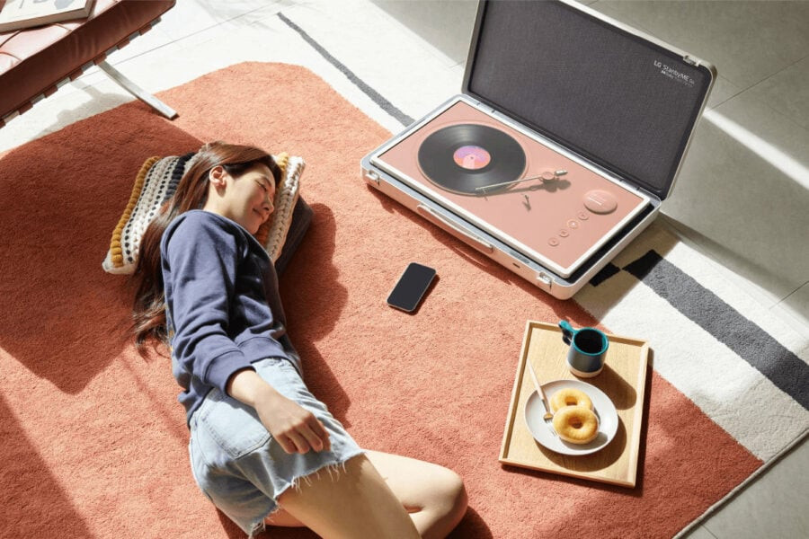 LG StandbyME Go - портативний дисплей у валізі