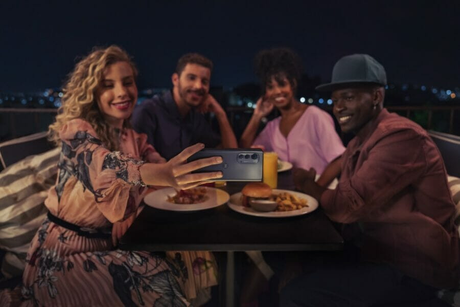 Motorola Edge (2022) пропонує підтримку mmWave 5G та частоту оновлення дисплея у 144 Гц за відносно невелику ціну