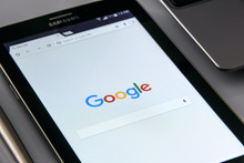 Редизайн Google News надає перевагу місцевим новинам і перевірці фактів